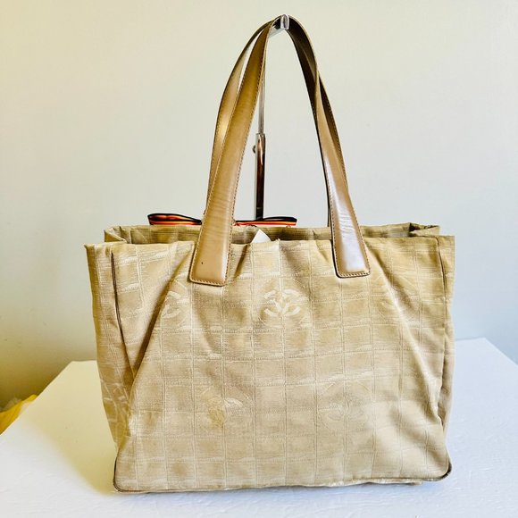 AUTHENTIC CHANEL TRAVEL LIGNE NYLON CARAMEL TOTE VINTAGE MADE IN ITALY - Picture 2 of 11